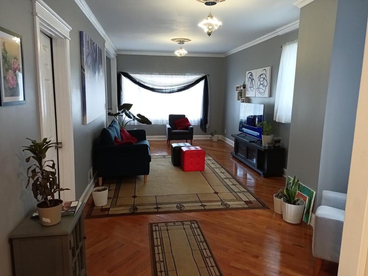 Cozy Updated 3-Br Apartment Near Peace Bridge バッファロー エクステリア 写真